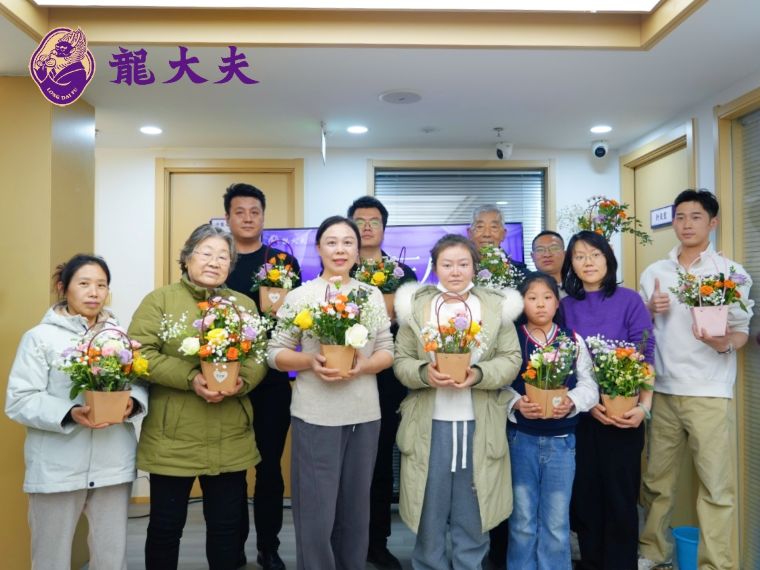 以花为礼，以医护航！龍大夫国药堂温情守护“她健康”！